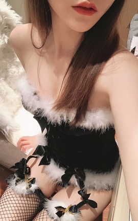 快点亲亲我吖(魔法秋秋)-微信朋友圈_丽丝库