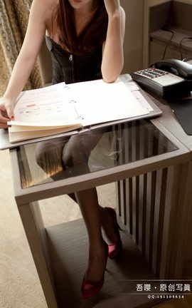 黑丝吧judy吾嘤-办公室短裙_丽丝库