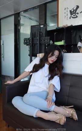 异思趣向IESS  2023.09.04 丝享家 1524 兔兔《白T牛仔裤里丝》_丽丝库