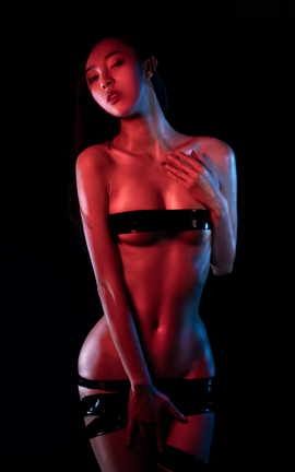 小何童鞋-蛋蛋黑色连体_丽丝库