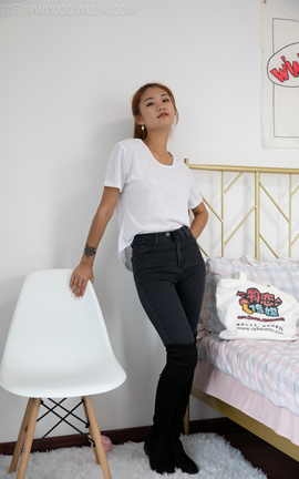 物恋传媒 NO.1029 言言-过膝靴、棉袜、裸足_丽丝库