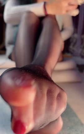 易直播女神ummy颜颜-足控福利视频20031[720X1280][7分46秒]_丽丝库