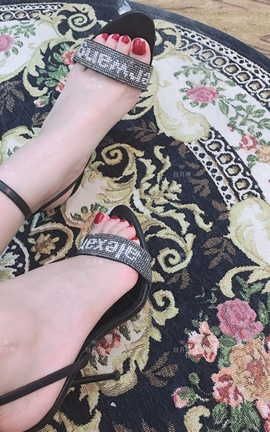 丝月神-2019.05.03裸足大王凉鞋_丽丝库