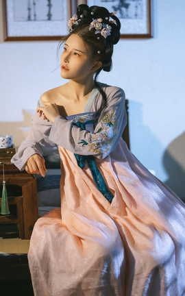 鹿八岁baby 汉服_丽丝库