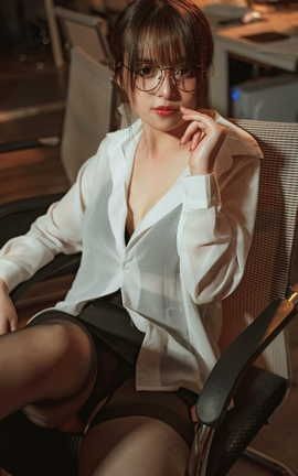 草莓味的奈奈兔-办公教师_丽丝库