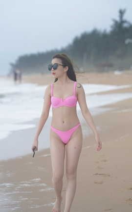 精选街拍作品 NO.0416 凯恩旅拍摄影作品 海边的粉色泳装美女 part2_丽丝库