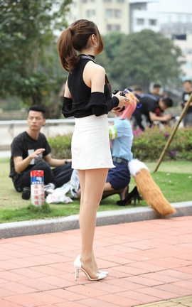 精选街拍作品 NO.0996 辉辉街拍作品 灰色丝袜摄影师_丽丝库