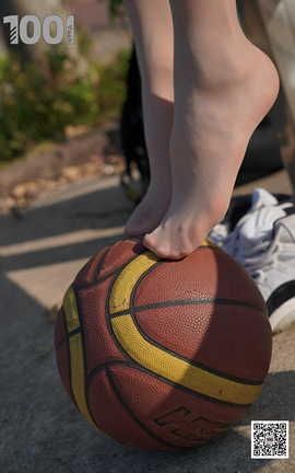 异思趣向IESS一千零一夜 108 草莓《陪女朋友打球4》_丽丝库