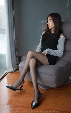 异思趣向IESS 2022.03.26 丝享家1040：美子《沙发上的黑丝》_丽丝库