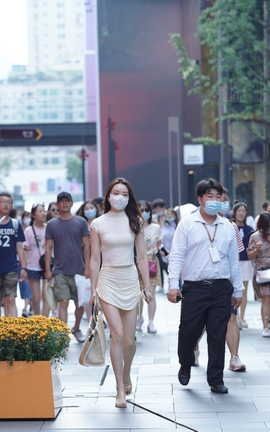 精选街拍作品 NO.1212 好白嫩啊丰臀美女_丽丝库