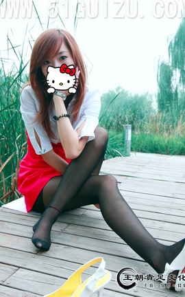 王朝贵足 No.142 糖糖可爱学生制服黑丝白高户外系列B