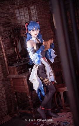 白莉爱吃巧克力-甘雨_丽丝库