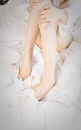 哼唧sama - 白丝足控衬衣2