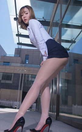爱露出全站付费资源-丝袜美女  职业装美女对露出跃跃欲试_丽丝库