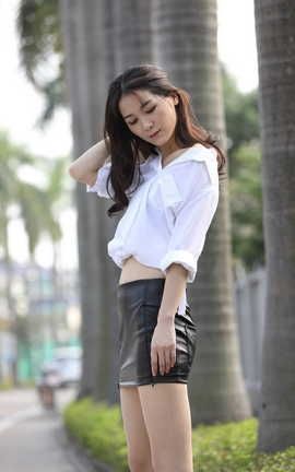 精选街拍作品 NO.0040 白衬衫皮裙秀丽美女原图 part2_丽丝库