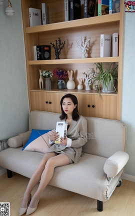 物恋传媒 No.061 思薇 轻熟女的枪与玫瑰_丽丝库