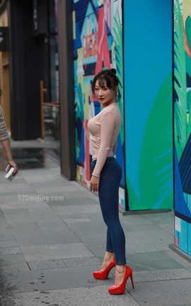 精选街拍作品 NO.0035 紧身牛仔红高丰满美女模拍高清图 part1_丽丝库