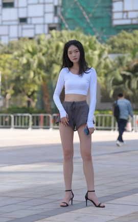 精选街拍作品 NO.0405 红石街拍作品 灰色热裤长腿美女 part4_丽丝库