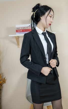 丽柜Ligui 2021.09.01 《撩拨人的售楼小姐与她的薄丝袜》枫玥_丽丝库