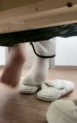 套路直播-清清sama-偷窥第二弹：重口绿帽棉袜裸足[540X960 14分16秒]_丽丝库