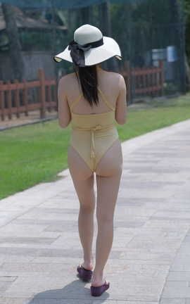 精选街拍作品 NO.0312 红石旅拍 完结篇 梓萱淡黄色比基尼 part1_丽丝库