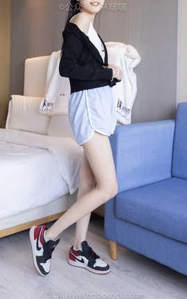 袜啵啵BoBoSocks NO.081 稚予- AJ浅黄色短棉袜浅蓝色短棉袜裸足（花絮版）_丽丝库