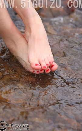 王朝贵足 No.212 梅子潺潺溪水裸足系列