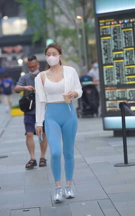 精选街拍作品 NO.1542 蓝色瑜伽裤美女_丽丝库