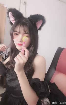 微博妹子 一尾阿梓微博图集24