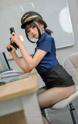 咬一口兔娘 乌龙女警_丽丝库