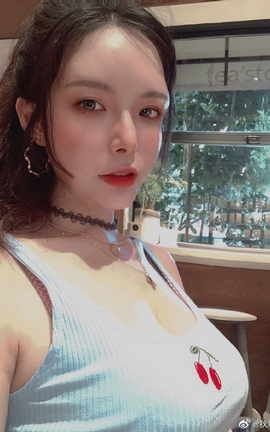 秋和柯基-微博配图_丽丝库