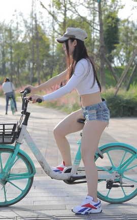 精选街拍作品 NO.0138 热裤美臀女孩 part3_丽丝库