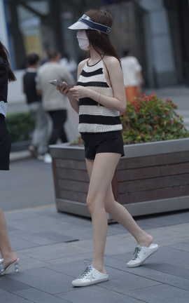 精选街拍作品 NO.1449 白白净净的女孩儿_丽丝库