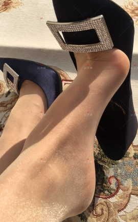 丝月神-2018.12.18蓝色方扣高跟肉丝特写_丽丝库