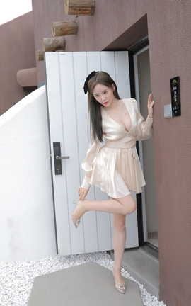 精选街拍作品 NO.0376 凯恩旅拍摄影作品 第三篇 性感深V泡泡长袖百褶裙 part1_丽丝库