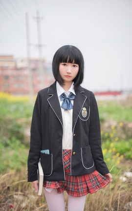 白丝萝莉腿竟然这么长