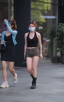 精选街拍作品 NO.1519 黑靴热裤美女_丽丝库