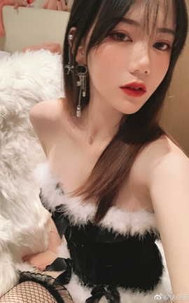 快点亲亲我吖(魔法秋秋)-露脸照_丽丝库