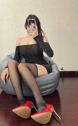 可可西yyy 微密圈嘉宾图组 白色吊带裙 纯欲风天花板了_丽丝库