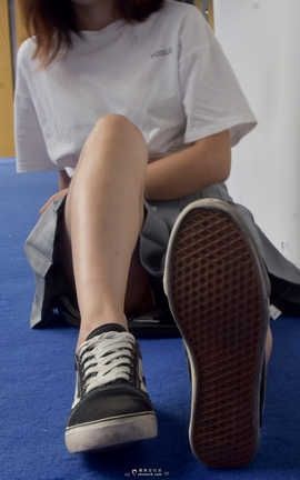 爱美足社区 2018 Vol.58 盈盈 .rar第一期 VANS鞋_丽丝库