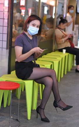 精选街拍作品 NO.1189 坐姿黑丝高跟鞋_丽丝库