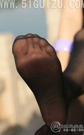 王朝贵足 No.388 宣萱白领黑丝丽人碧水蓝天雕栏系列B_丽丝库