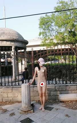 爱露出全站付费资源-户外人前 lati酱&菜地和公园_丽丝库