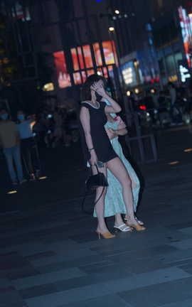 精选街拍作品 NO.1545 妖娆身姿_丽丝库