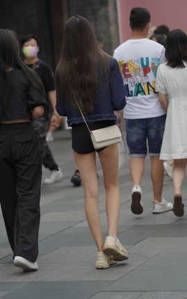 精选街拍作品 NO.1482 短黑色裤_丽丝库