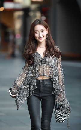 精选街拍作品 NO.0033 清秀高颜值小清新美足凉高跟美女原图_丽丝库