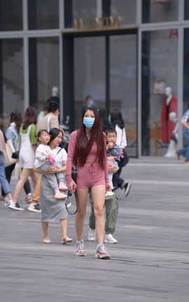 精选街拍作品 NO.1455 漂亮的红色套装小姐姐_丽丝库