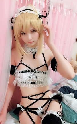 习呆呆-黑SABER女仆_丽丝库