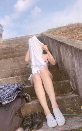 爱露出全站付费资源-转载区  继上次医院后公园再次露出_丽丝库