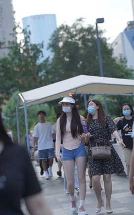 精选街拍作品 NO.1505 美腿少妇_丽丝库